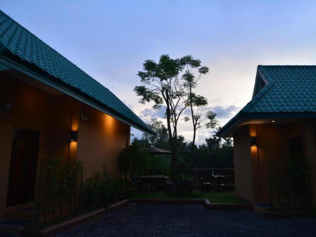 Sucholtee Resort Surat Thani Bagian luar foto