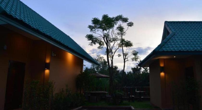 Sucholtee Resort Surat Thani Bagian luar foto